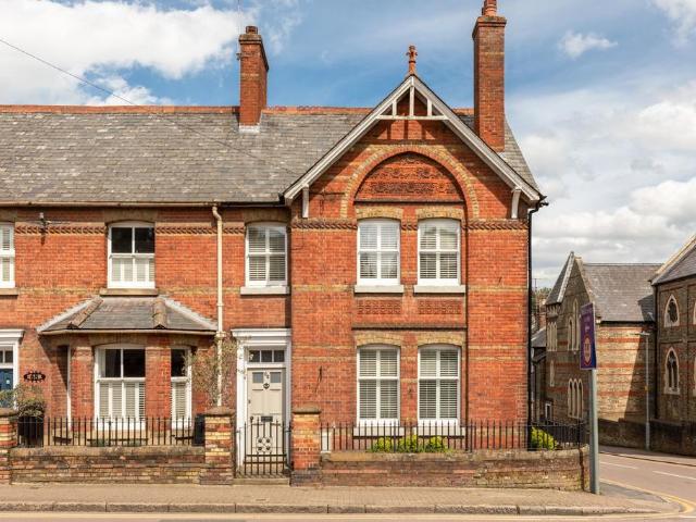 High Street, Berkhamsted HP4 4 bed end of terrace house to rent £3,800 pcm £877 pw