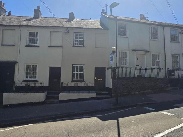 High Street, Bideford 2 bed terraced house to rent £800 pcm £185 pw