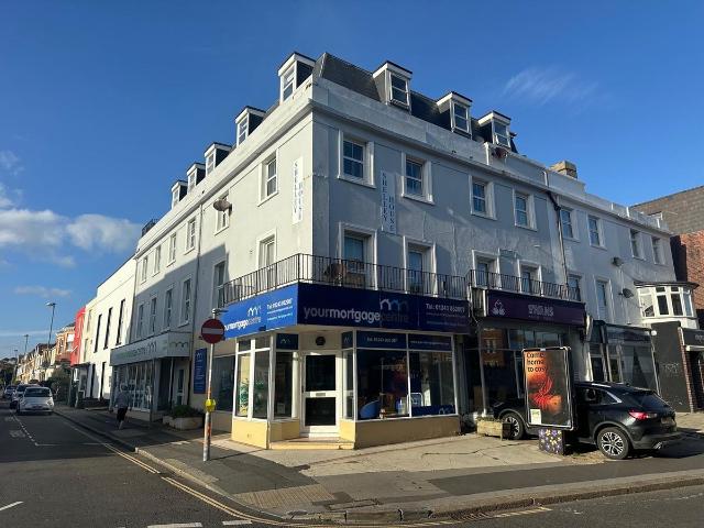High Street, Bognor Regis PO21, 2 bed flat to rent, £1,050 pcm | PrimeLocation