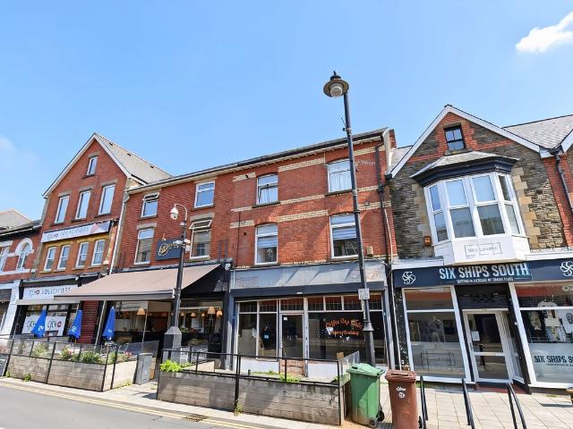 High Street, Blackwood NP12, 1 bed flat to rent, £695 pcm | PrimeLocation