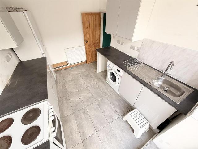 High Street, Blaina NP13 3 bed house to rent £750 pcm £173 pw