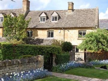 House for rent in Burhill - Garden, Equipped kitchen