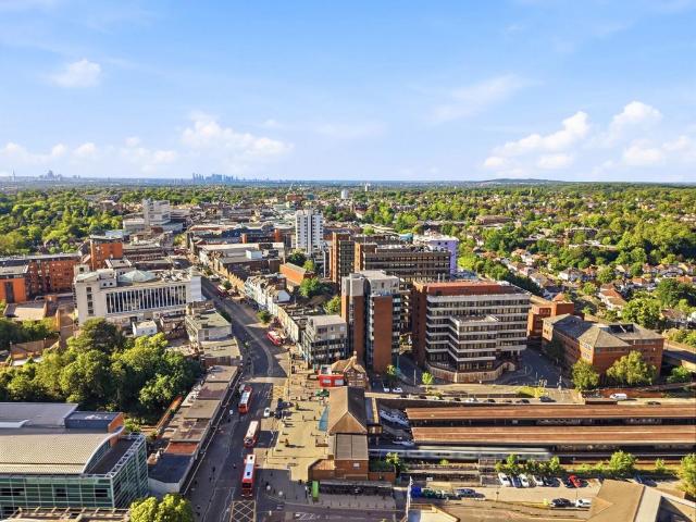 High Street, Bromley BR1 2 bed apartment to rent £1,950 pcm £450 pw