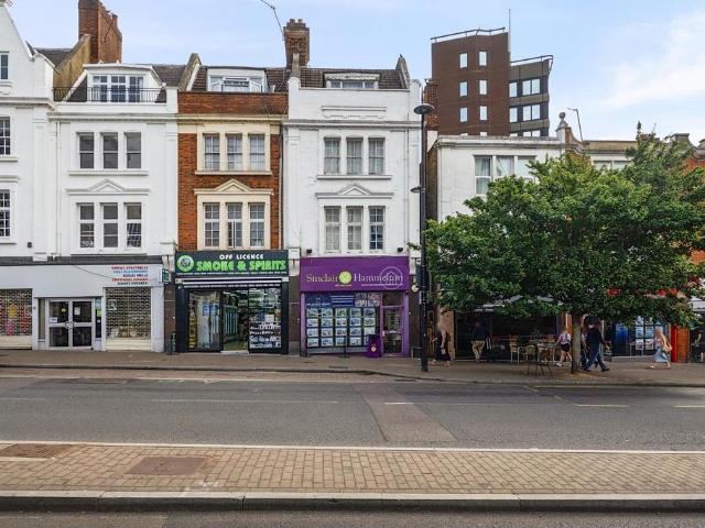 High Street, Bromley, BR1 2 bed flat to rent £1,800 pcm £415 pw