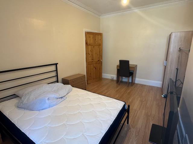 High Street, Bromley BR1, Studio to rent, £900 pcm | PrimeLocation