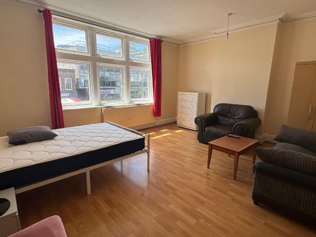 High Street, Bromley BR1, Studio to rent, £1,000 pcm | PrimeLocation