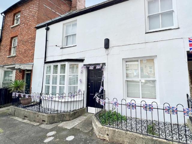 High Street, Brackley 2 bed terraced house to rent £1,200 pcm £277 pw