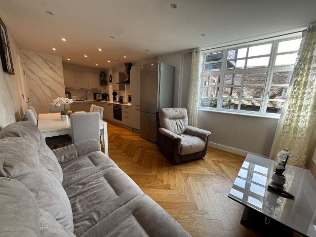 High Street, Braintree CM7, 2 bed flat to rent, £1,300 pcm | PrimeLocation