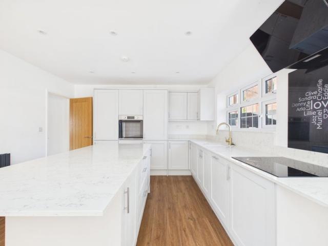 High Street, Brampton, 3 bedroom, Detached