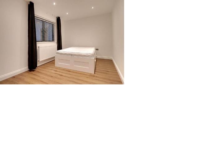 High Street, Brentwood CM14 1 bed flat to rent £1,600 pcm £369 pw