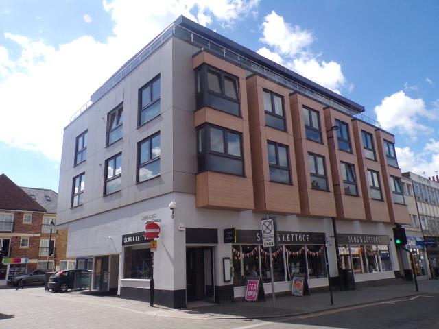 High Street, Brentwood CM14, 1 bed flat to rent, £1,300 pcm | PrimeLocation