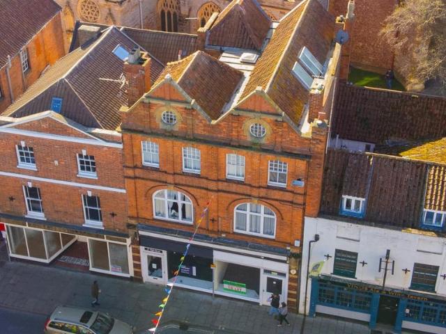 High Street, Bridgwater TA6 2 bed flat to rent £895 pcm £207 pw