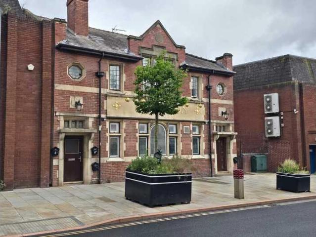 High Street, Brierley Hill, Dudley 2 bed flat to rent £895 pcm £207 pw