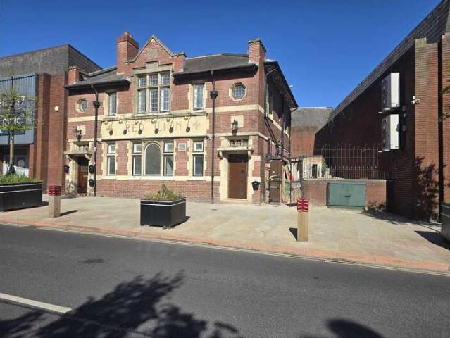 High Street, Brierley Hill, Dudley Studio to rent £700 pcm £162 pw