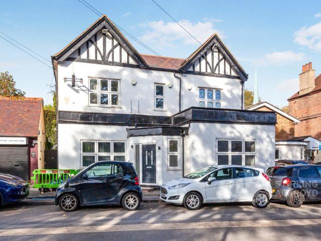 High Street, Buckinghamshire SL0 2 bed apartment to rent £1,800 pcm £415 pw