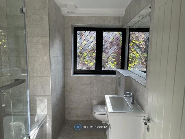 High Street, Bushey WD23, 2 bed flat to rent, £1,650 pcm | PrimeLocation