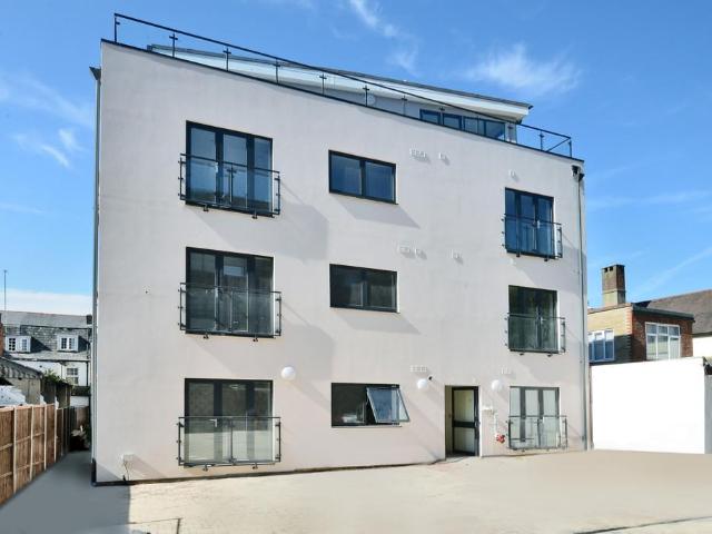 High Street, Camberley 2 bed apartment to rent £1,475 pcm £340 pw