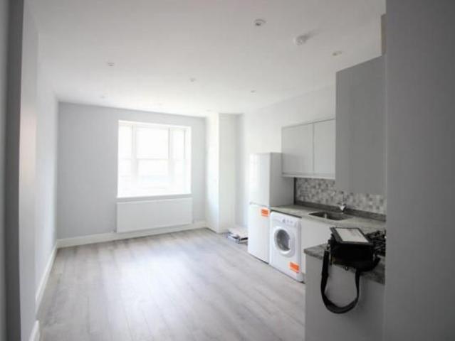 High Street, Camberley GU15, 1 bed flat to rent, £1,050 pcm | PrimeLocation