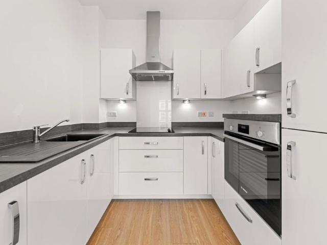 High Street, Cambourne CB23 2 bed retirement property to rent £1,900 pcm £438 pw