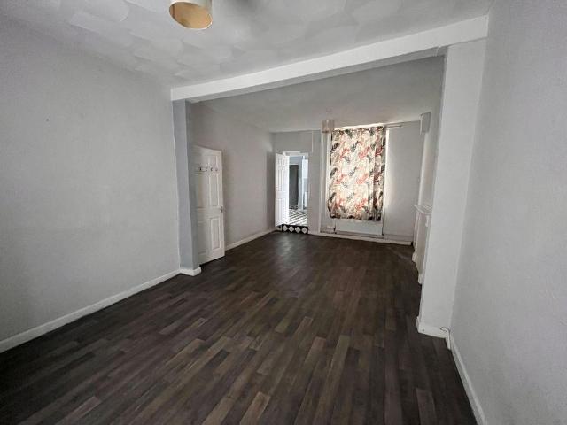 High Street, Caerphilly CF83 3 bed terraced house to rent £875 pcm £202 pw