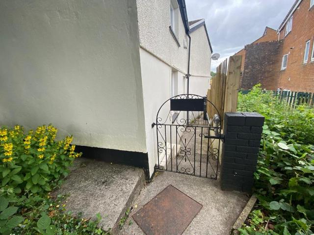 High Street, Cefn Coed CF48 2 bed cottage to rent £850 pcm £196 pw