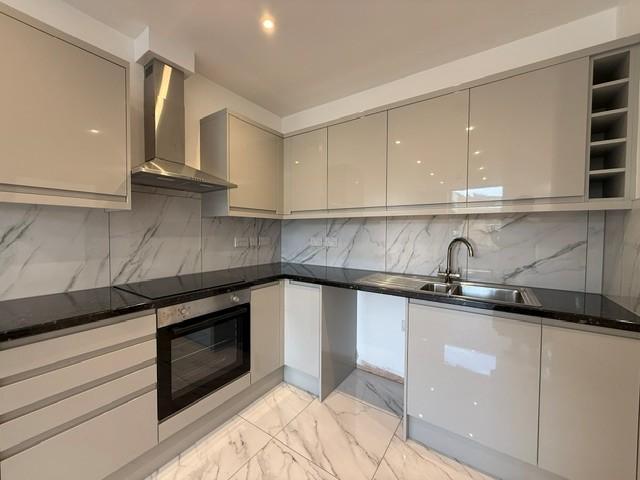 High Street, Chatham, ME4 1 bed flat to rent £950 pcm £219 pw