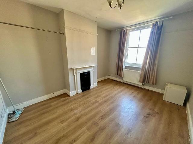 High Street, Chatham, ME4 1 bed house of multiple occupation to rent £625 pcm £144 pw