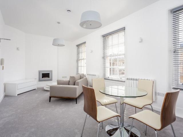 High Street, Cheltenham GL50, 1 bed flat to rent, £1,100 pcm | PrimeLocation