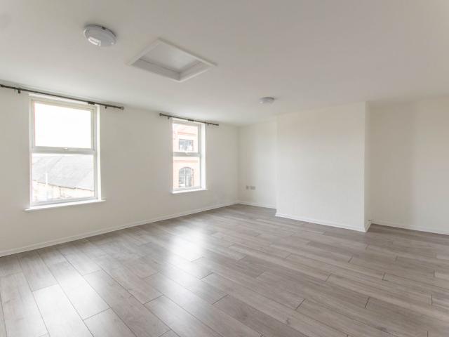 High Street, Cheltenham GL50, 1 bed flat to rent, £875 pcm | PrimeLocation