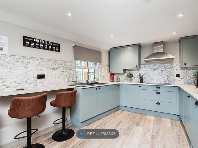 High Street, Cheltenham GL50, 2 bed flat to rent, £2,000 pcm | PrimeLocation