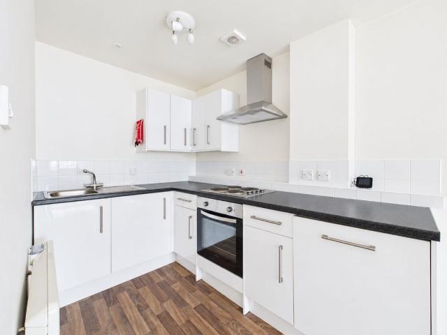 High Street, Cheltenham, Gloucestershire GL50, 1 bed flat to rent, £700 pcm | PrimeLocation