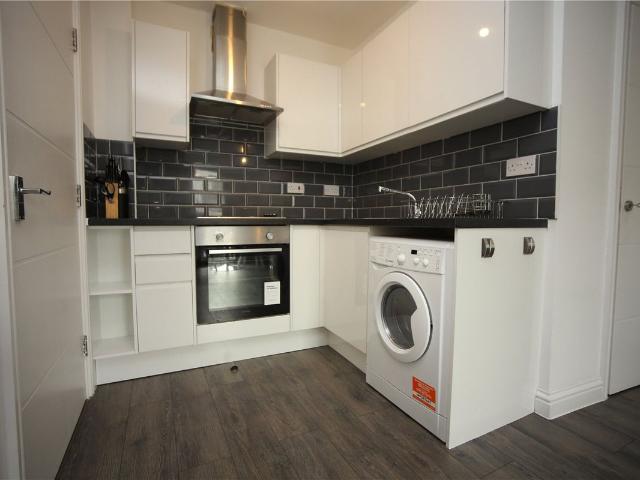 High Street, Cheltenham, Gloucestershire GL50, 1 bed flat to rent, £925 pcm | PrimeLocation