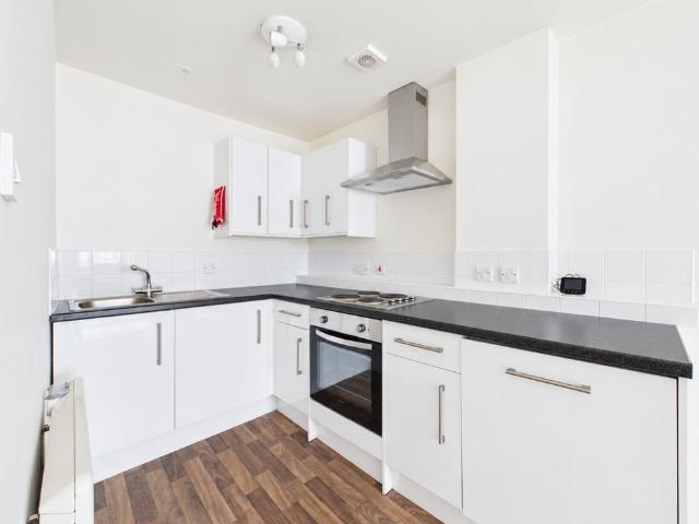 High Street, Cheltenham. 1 bed apartment to rent £700 pcm £162 pw