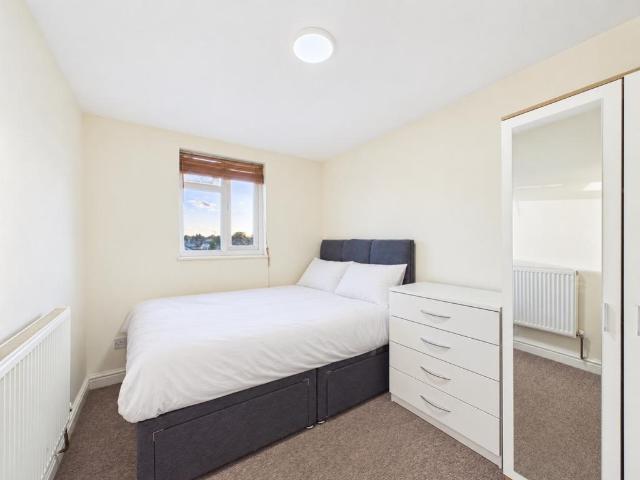 High Street, Cheltenham. 1 bed house of multiple occupation to rent £500 pcm £115 pw