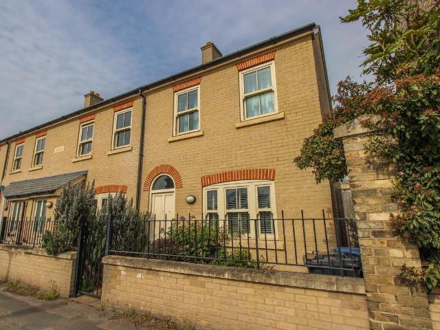 High Street, Cherry Hinton, Cambridge CB1, 2 bed terraced house to rent, £1,550 pcm | PrimeLocation