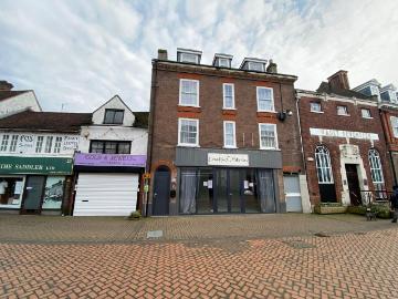 High Street, Chesham, HP5 1 bed apartment to rent £1,150 pcm £265 pw