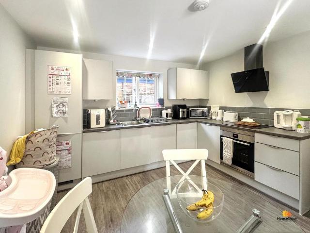 High Street, Chesham, HP5 1 bed apartment to rent £1,400 pcm £323 pw