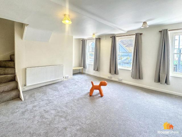 High Street, Chesham HP5, 2 bed flat to rent, £1,350 pcm | PrimeLocation