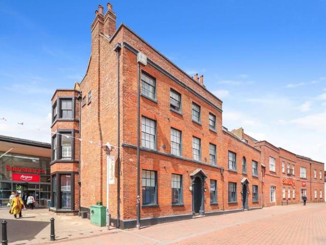 High Street, Chesham. 1 bed apartment to rent £1,200 pcm £277 pw