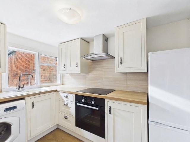 High Street, Cookham, Maidenhead, Berkshire SL6, 2 bed flat to rent, £1,400 pcm | PrimeLocation