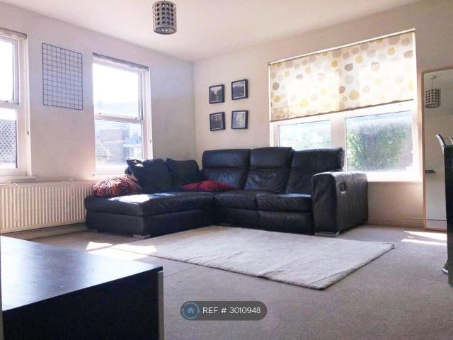 High Street Colliers Wood, London SW19, 3 bed flat to rent, £2,550 pcm | PrimeLocation