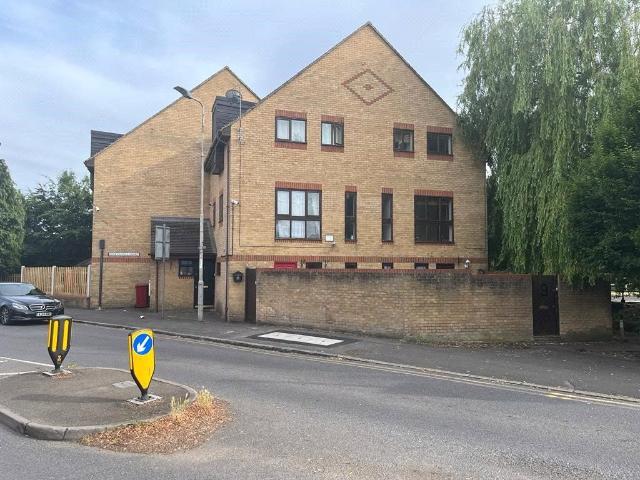 High Street, Colnbrook, Slough, Berkshire SL3, 2 bed flat to rent, £1,500 pcm | PrimeLocation