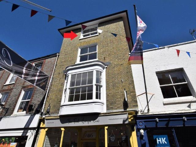 High Street, Cowes, Isle Of Wight, PO31 1 bed flat to rent £750 pcm £173 pw