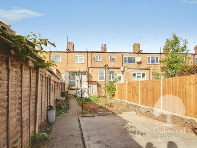 High Street, Cowley, Uxbridge UB8, 3 bed flat to rent, £1,650 pcm | PrimeLocation