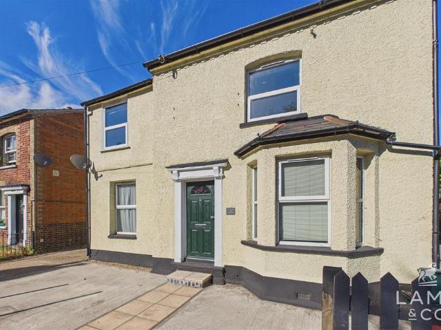 High Street, Clacton On Sea CO16 3 bed detached house to rent £2,500 pcm £577 pw