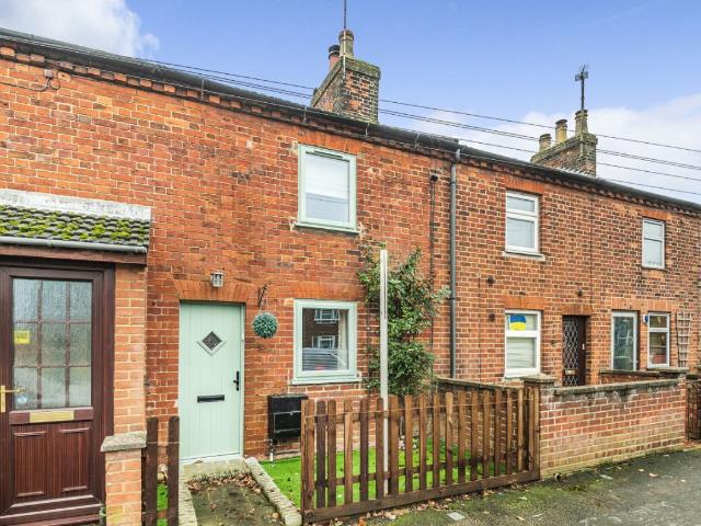 High Street, Clapham, Bedford MK41, 2 bed cottage to rent, £1,250 pcm | PrimeLocation