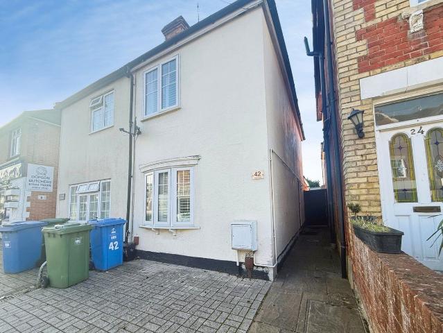High Street, Crowthorne, Berkshire RG45, 2 bed semi detached house to rent, £1,550 pcm | PrimeLocation
