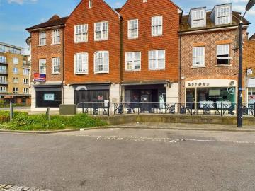 High Street, Crawley RH10, 2 bed flat to rent, £1,600 pcm | PrimeLocation