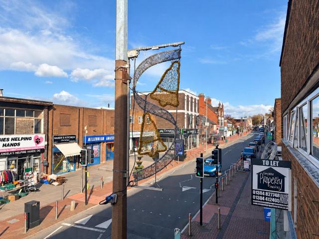 High Street, Cradley Heath B64 1 bed flat to rent £850 pcm £196 pw