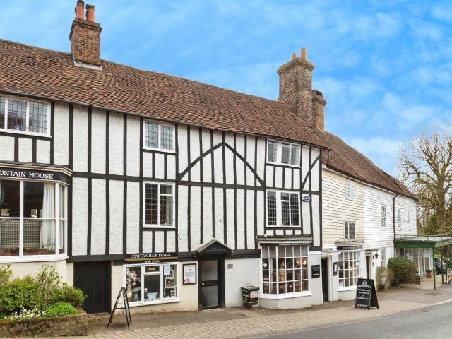 High Street, Cranbrook TN17, 2 bed flat to rent, £1,250 pcm | PrimeLocation